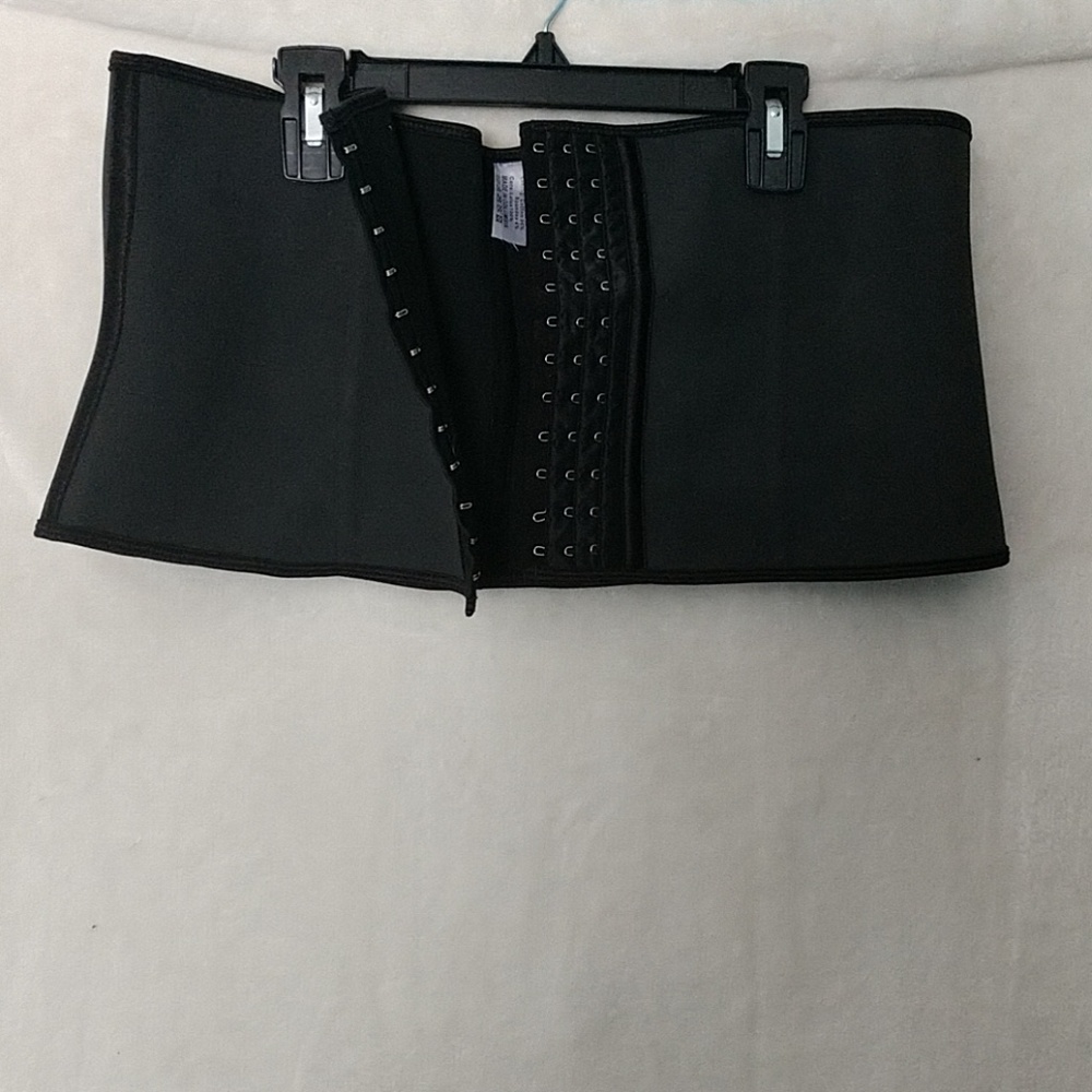rubber and steel ribbed Waist trainer